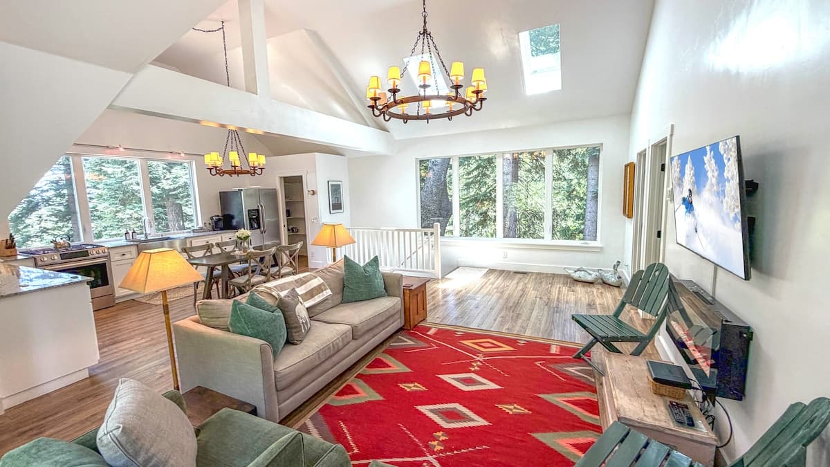 Pristine Wooded Getaway guesthouse near SkyPark