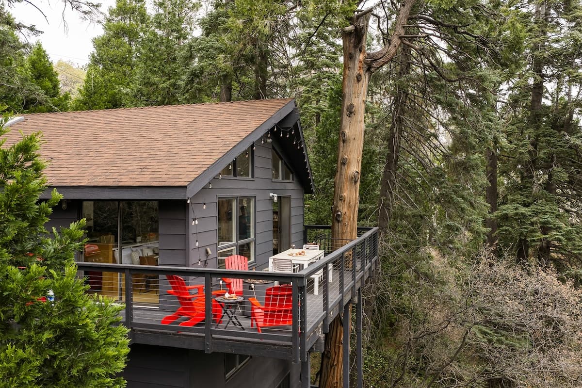 Modern treetop cabin near Lake Arrowhead Village