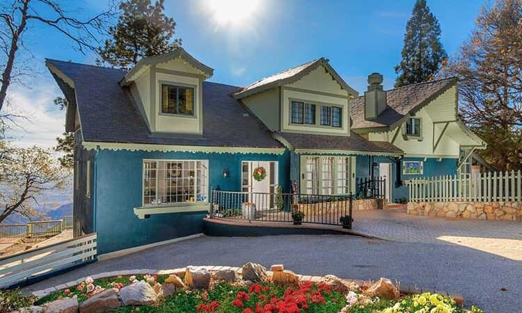The Sky View Inn, a family-owned mountain lodge near SkyPark in Skyforest, CA